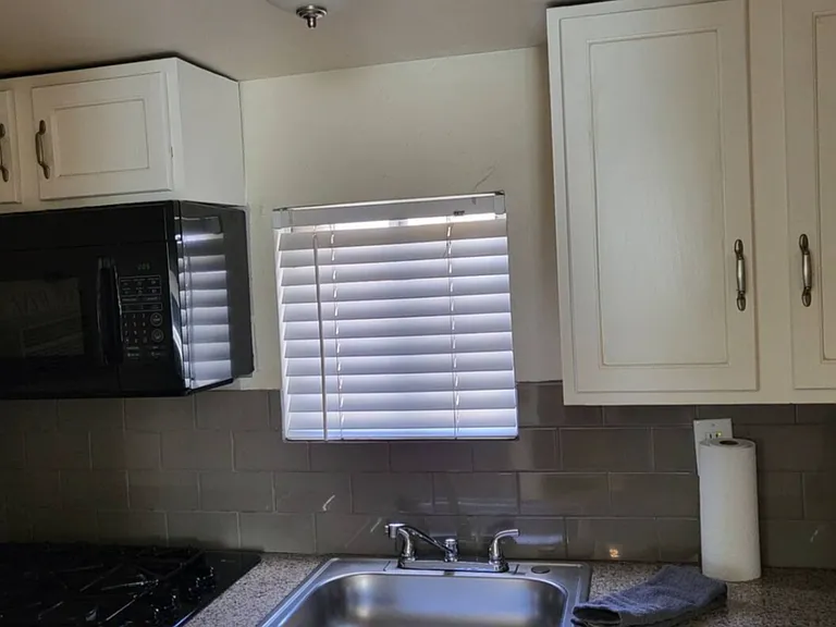 712 E Pierce St #4 — Photo 7