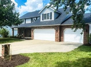 2512 Blarney Stone Ln, Bloomington, IL 61704