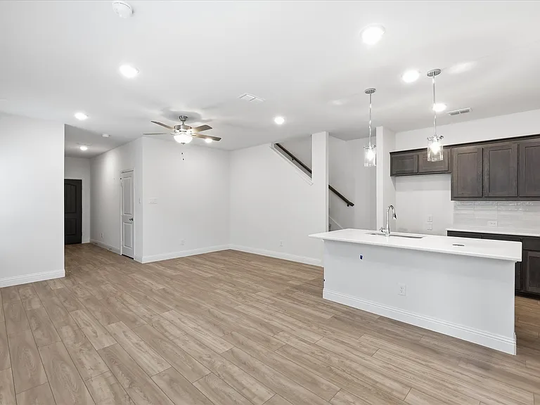186 Balboa Ln — Photo 5