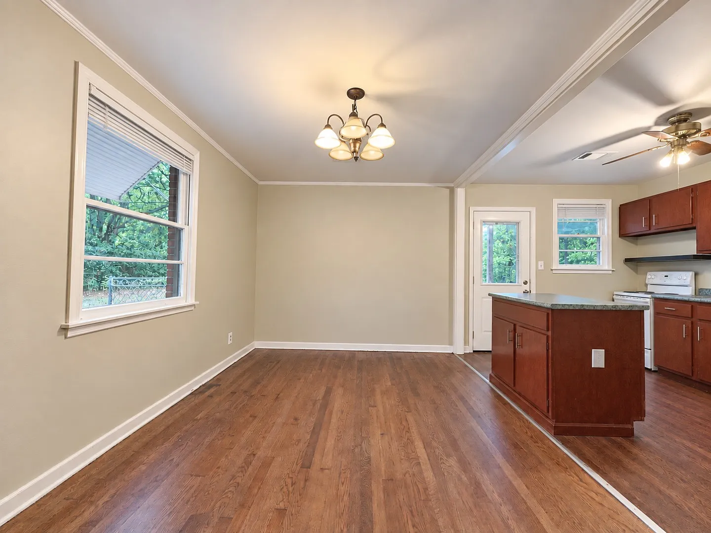 4229 Hickory Dr — Photo 4