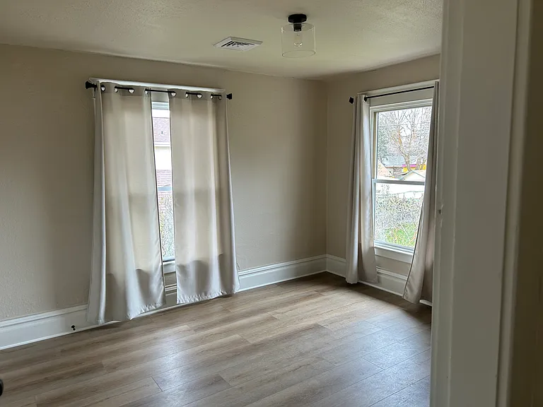 402 N Sampson St — Photo 9