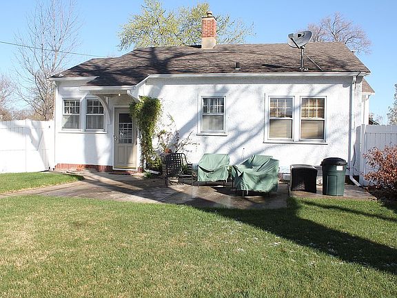 3rd image of 1823 W Division St