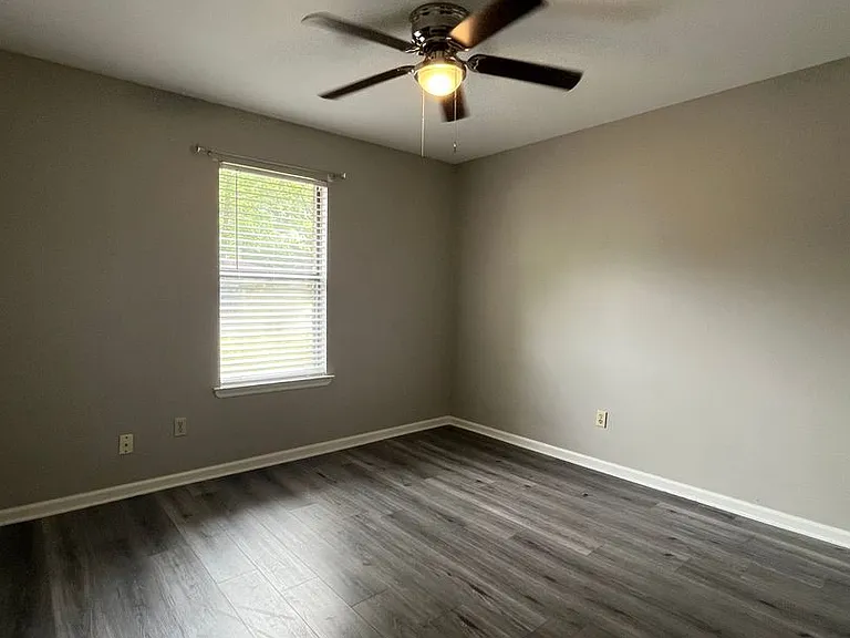 218 Bellevue Cir — Photo 9