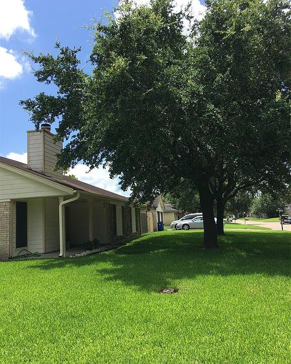 1st image of 410 Westminster Dr