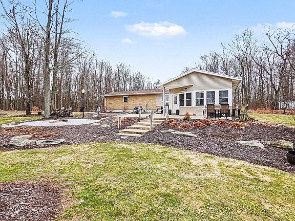 3rd image of 14051 Seventeen Mile Rd #8