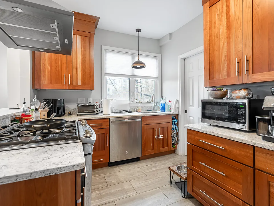 147 Cedar St #3L