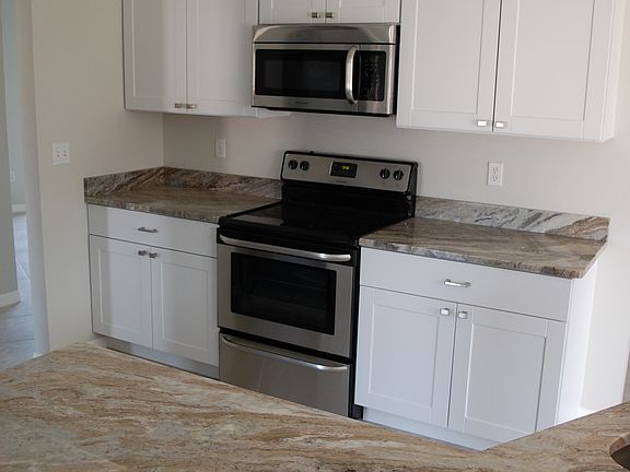 3rd image of 1004 SW 33rd Ter