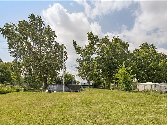 5th image of 4912 Saint Paul Ct