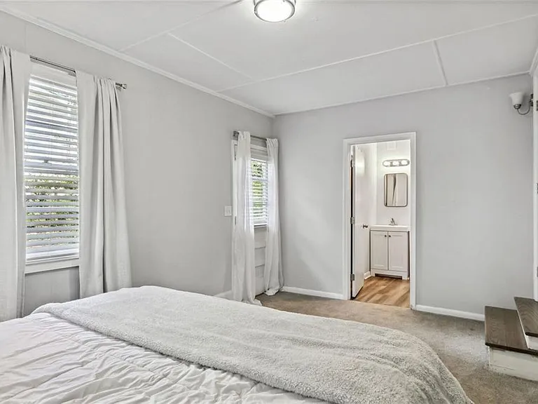 2363 Beverly Ln SW — Photo 11