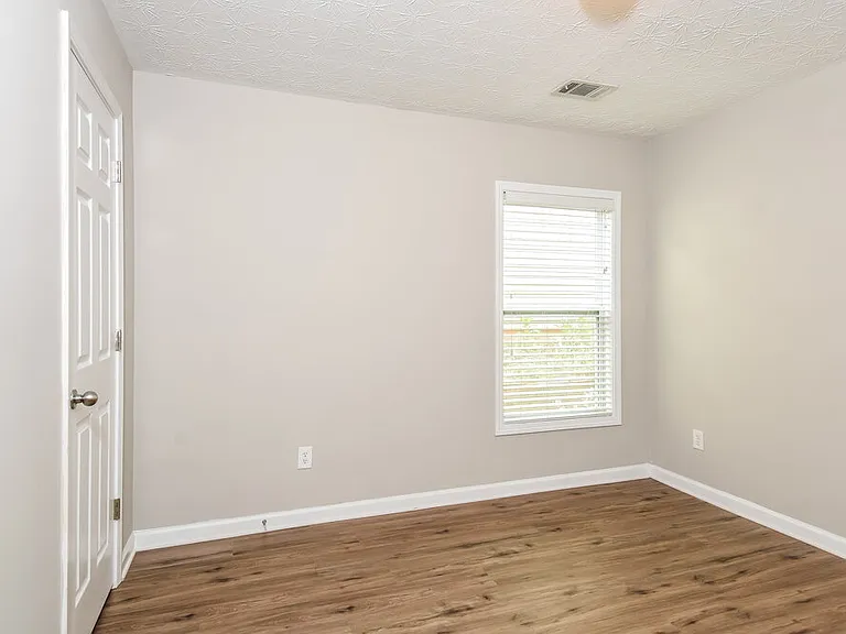 210 Winterbury Dr — Photo 11