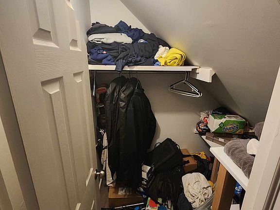 3rd image of 131 Elwood Ave APT 3