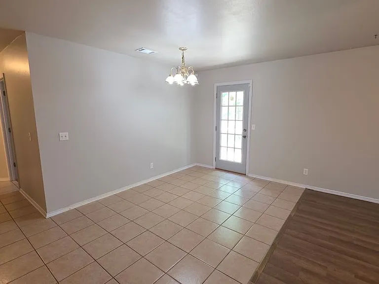 106 Willow Creek Dr — Photo 4