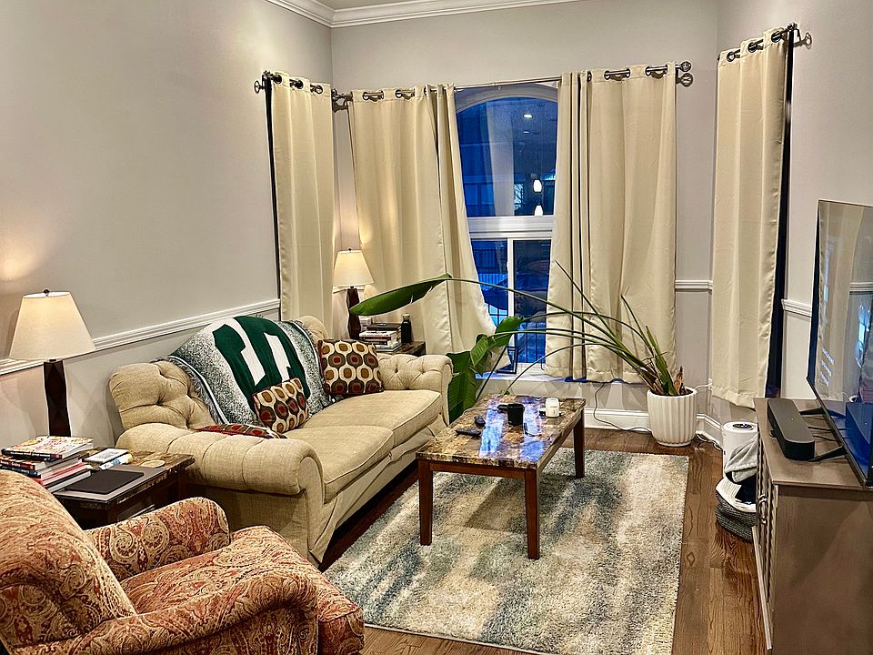1st image of 1319 N Maplewood Ave #1