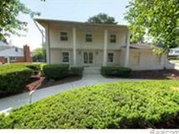 27925 Arlington Dr, Southfield, MI 48076