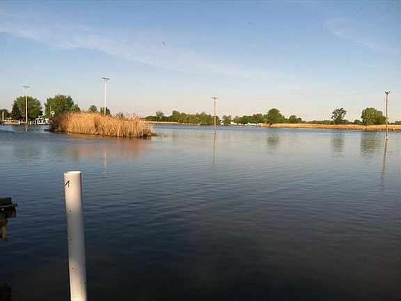 3rd image of N Lakeshore Dr