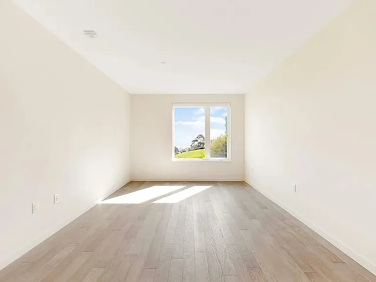 10 Kennedy Pl #209 — Photo 11