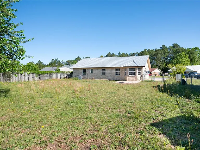756 Melissa Dr — Photo 9