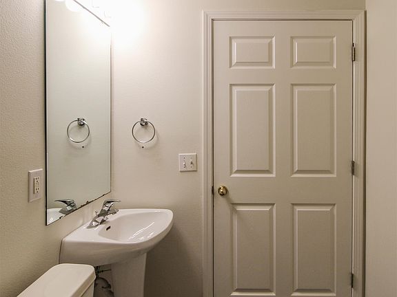 5th image of 1012 N Molly Ct