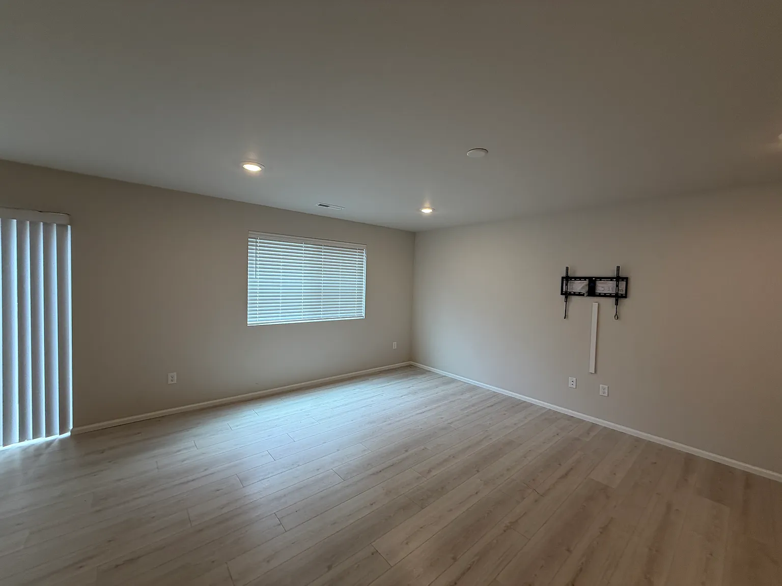 4 bed, 2121 sqft, $2,850 — Photo 4