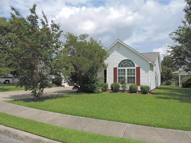 105 Monterey Cir — Photo 1