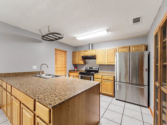 5th image of 3290 Boxwood Dr
