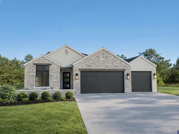 5533 61st St, Lincoln, NE 68516