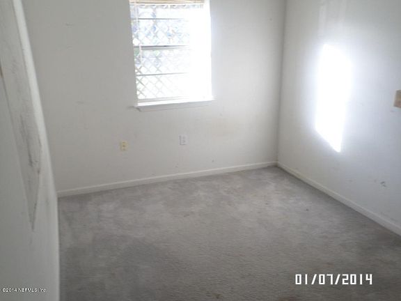 3rd image of 1715 Loyola Dr N