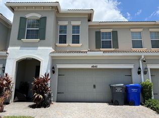 4845 Eucalyptus Dr, Hollywood, FL 33021
