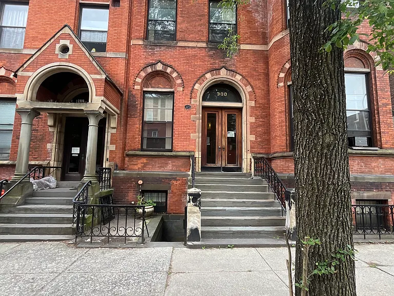 300 State St #4 — Photo 9