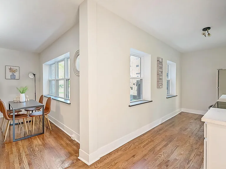 2624 Victory Pkwy — Photo 9