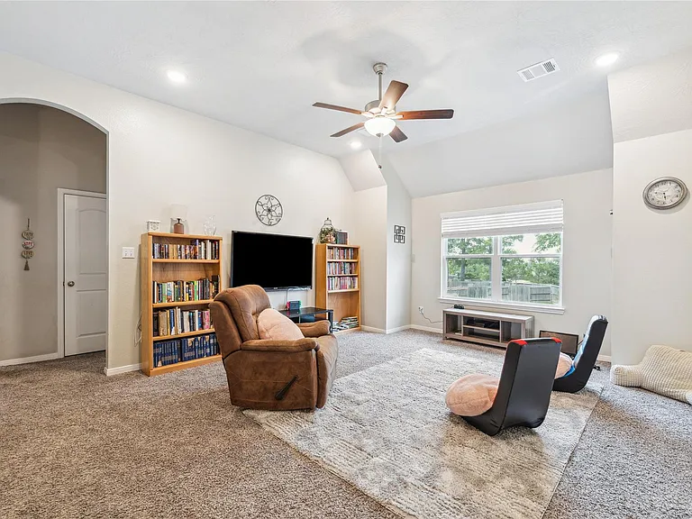 312 Brocks Ct — Photo 17