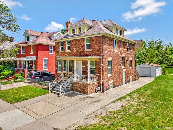 4th image of 216 Holbrook St