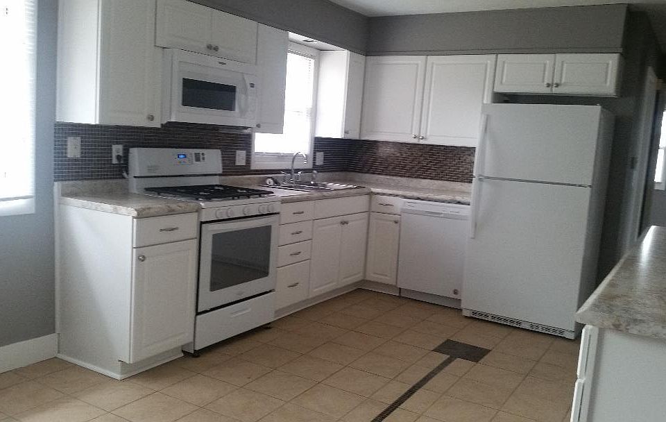 2nd image of 3305 S 121st St