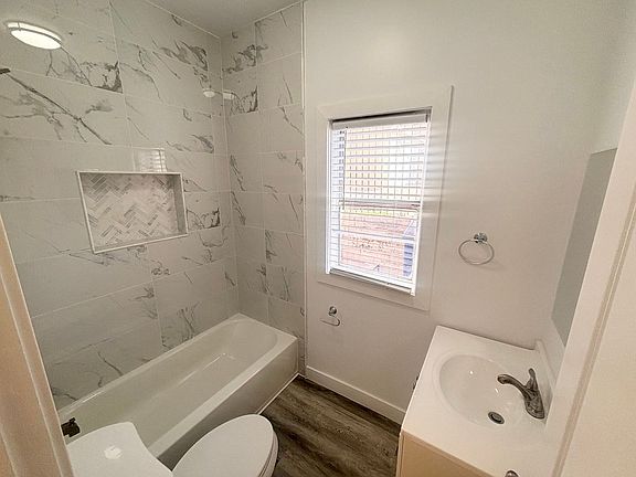4th image of 1056 S Normandie Ave APT 105