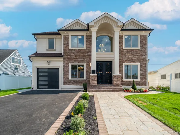 22 Sleepy Lane, Hicksville, NY 11801