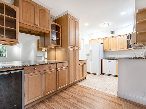 5th image of 639 W Oakland Park Boulevard #205d