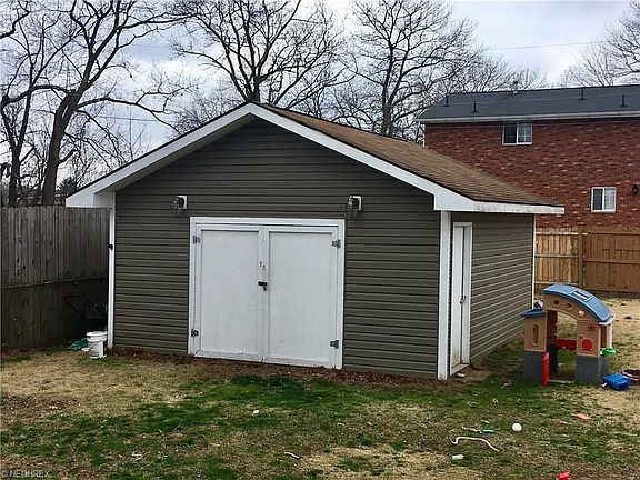 3rd image of 703 Franklin Ave