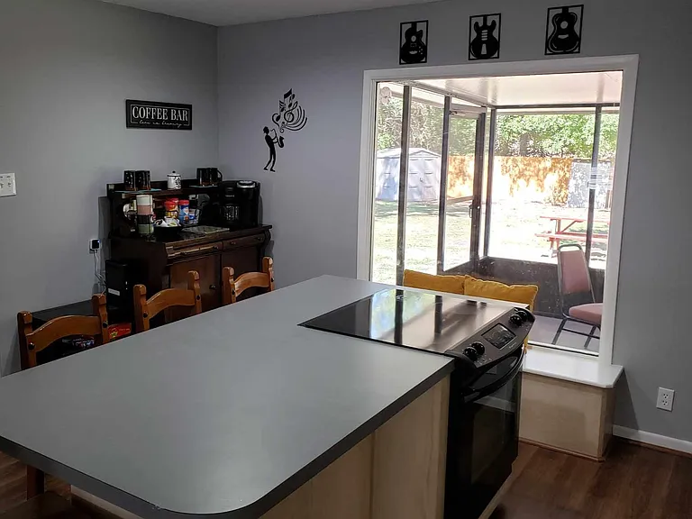 2312 Smuts Dr — Photo 26