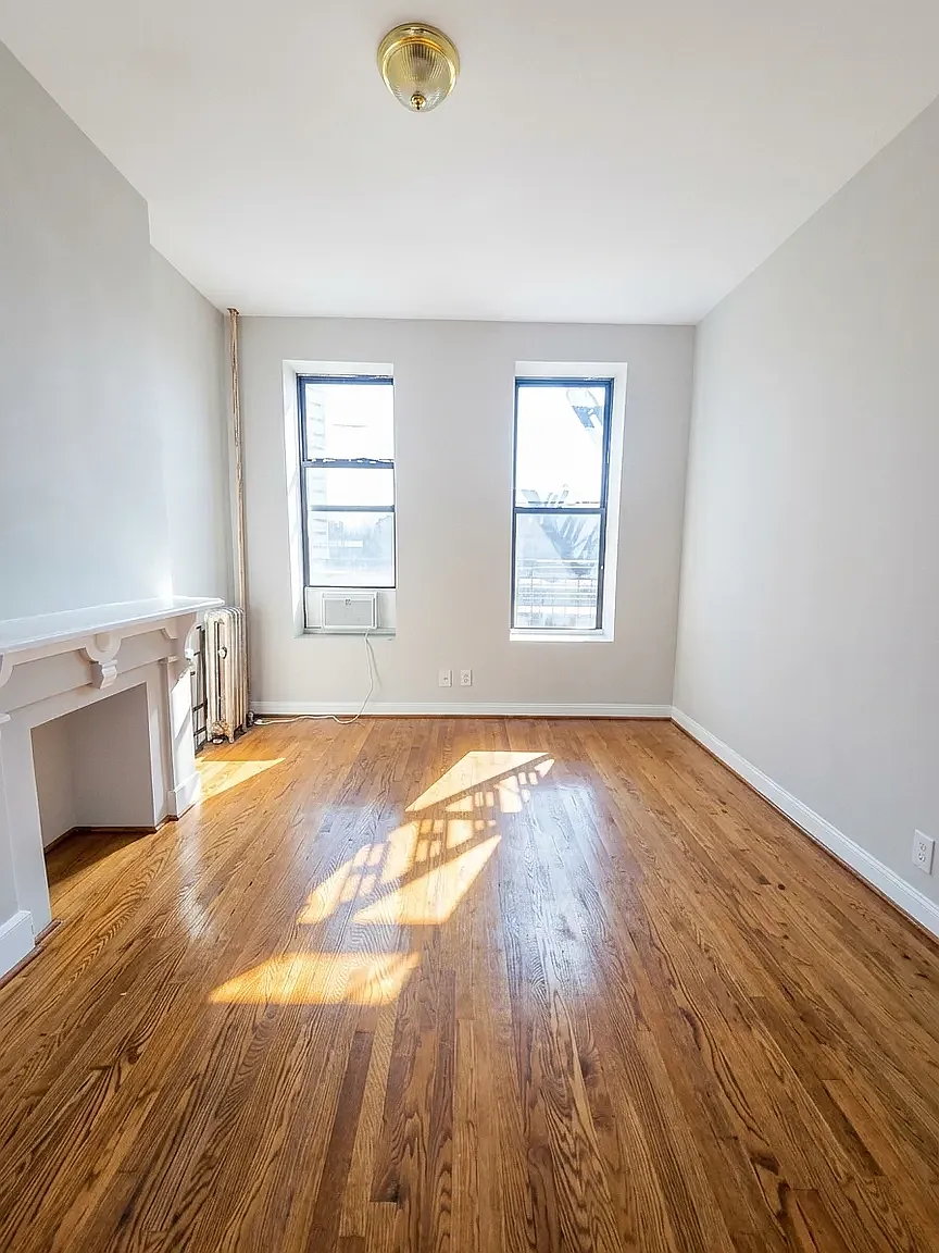1501 Broadway — Photo 1