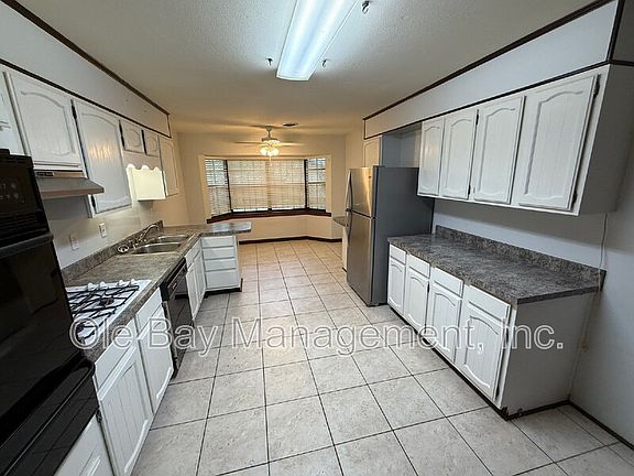3rd image of 702 Ynestra Dr