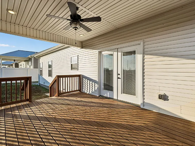 207 Bedford Ct — Photo 36