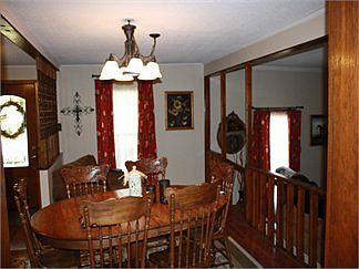 4th image of 115 Wilson Ln SE