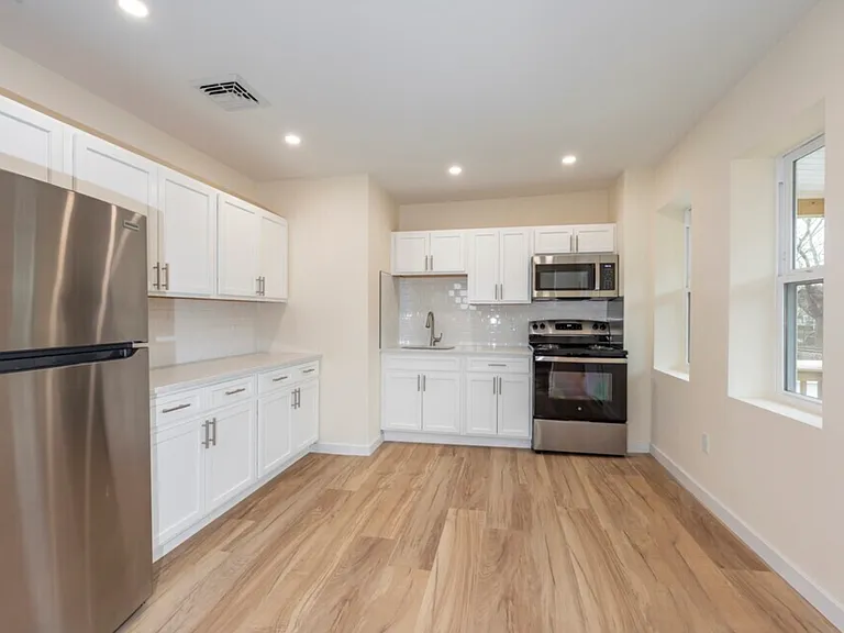 141 Bridge Street Apartments — Photo 14