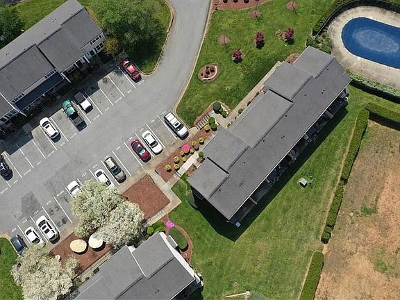 5th image of 993 Surry Ln