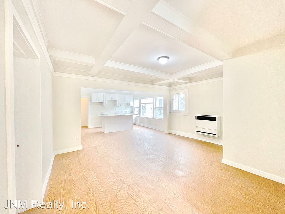 1st image of 923 W 41st St #923