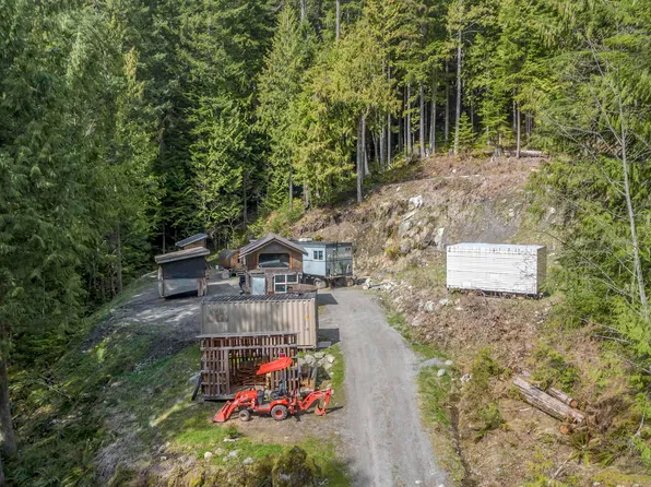 6061 Garibaldi Park Rd, Squamish, BC V0N 1T0