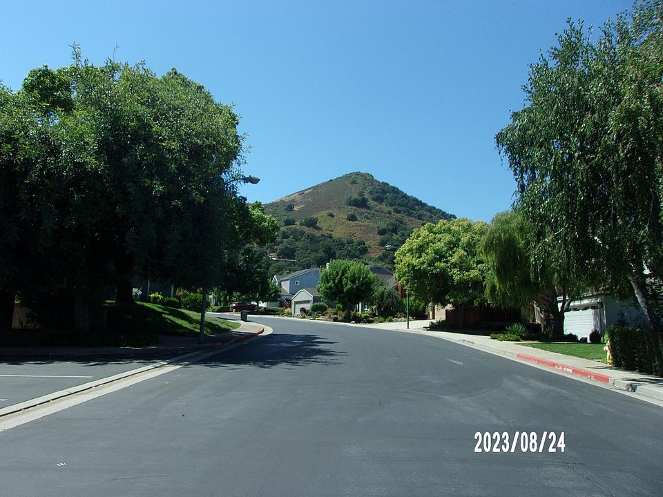 1st image of 925 Oak Park Dr