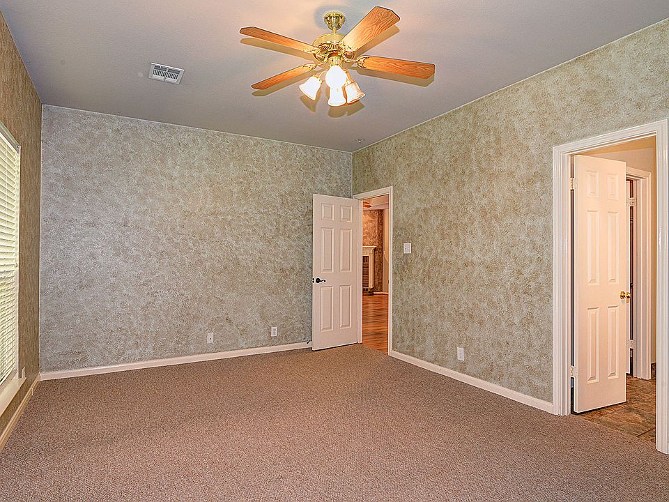 1st image of 7 Cove Creek Dr
