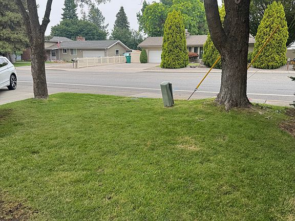 4th image of 10612 E 32nd Ave