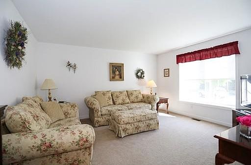 5th image of 1 Wildwood Dr